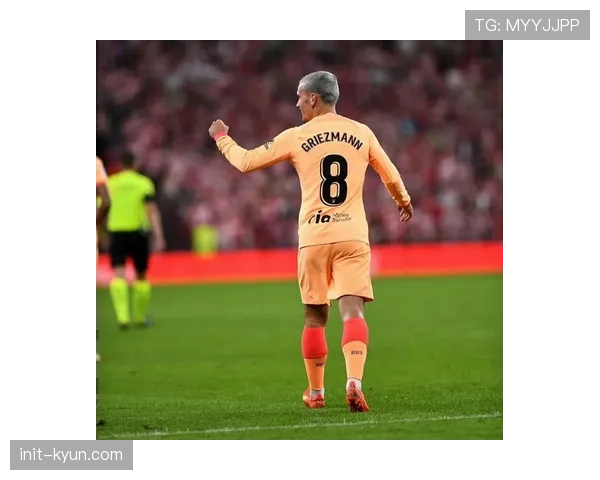 特写：皇马vs马竞，格列兹曼中场抢断后60米长传精准找到莫拉塔