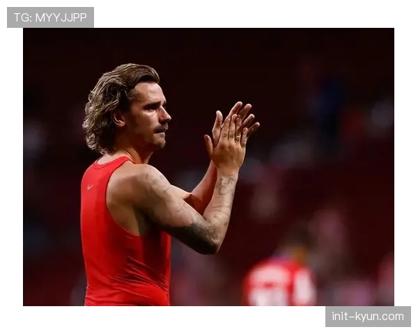 关键时刻:格列兹曼前场抢断,在三人包夹下分球造就进球